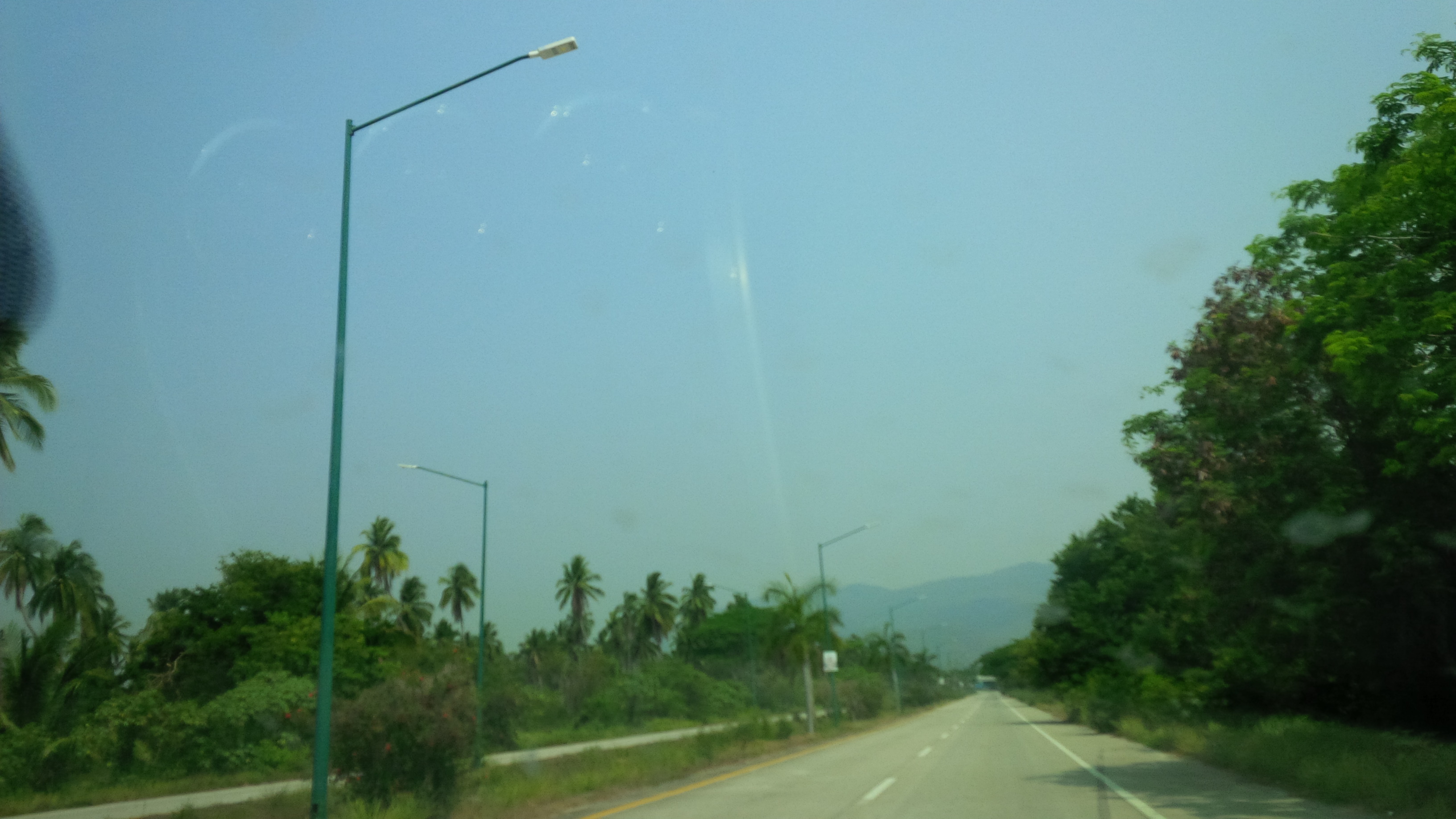 Resultado de imagen para fotos boulevard zihuatanejo aeropuerto