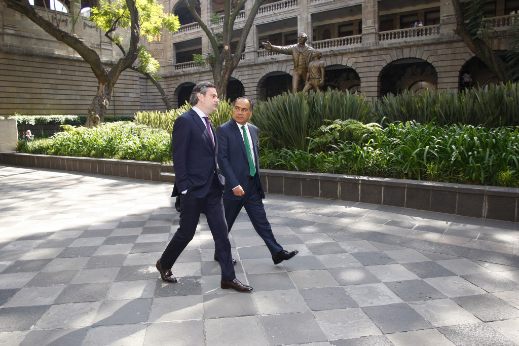 PIE DE FOTO-EL GOBERNADOR HÉCTOR ASTUDILLO FLORES SE REUNIÓ CON EL SECRETARIO DE EDUCACIÓN PÚBLICA, AURELIO NUÑO MAYER