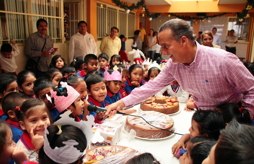 POR INDICACIONES DEL GOBERNADOR HÉCTOR ASTUDILLO, SECRETARIO DE EDUCACIÓN RECORRE JARDÍN DE NIÑOS EN EL PRIMER