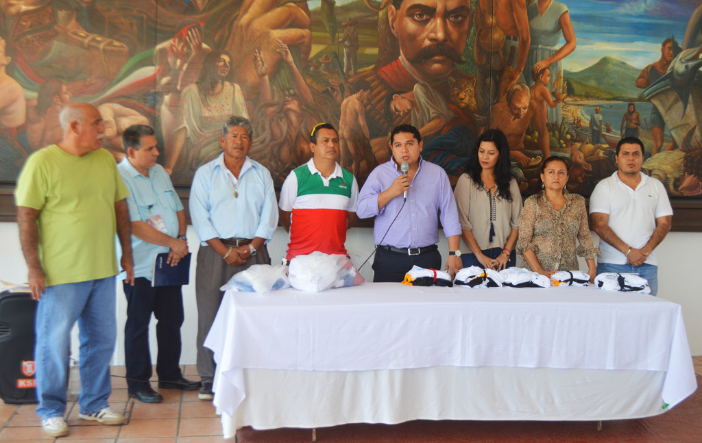 Entrega de uniformes selecciones