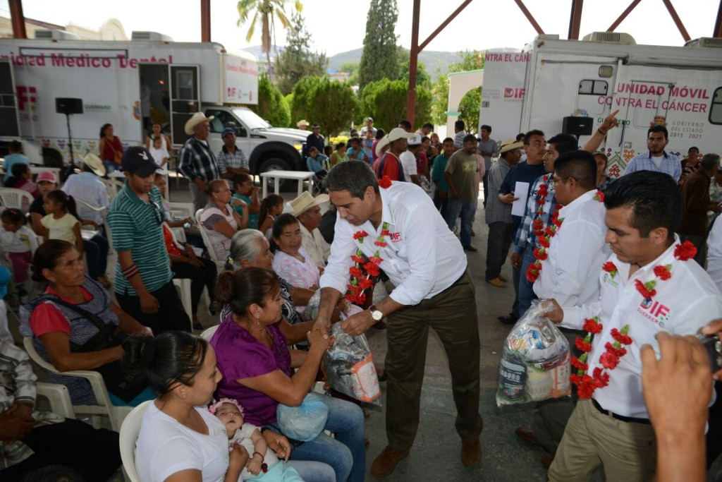 BOL.-446 HABITANTES DE CUATRO MUNICIPIOS DE LA MONTAÑA RECIBEN APOYOS DEL DIF GUERRERO (1)