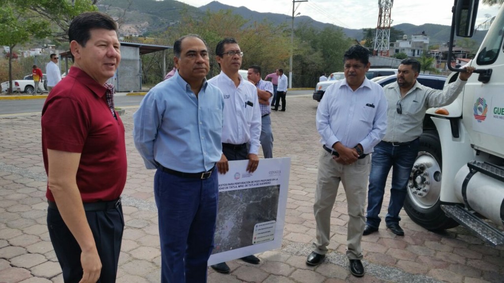 BOL.-456 EN EL MARCO DEL DÍA INTERNACIONAL DEL AGUA, EL GOBERNADOR HÉCTOR ASTUDILLO ENTREGÓ UNA PIPA DE AGUA PARA EL MUNICIPIO DE TIXTLA3