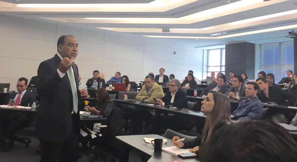 EL GOBERNADOR HÉCTOR ASTUDILLO FLORES PARTICIPÓ COMO PONENTE ANTE DESTACADOS ESTUDIANTES DE MAESTRÍA