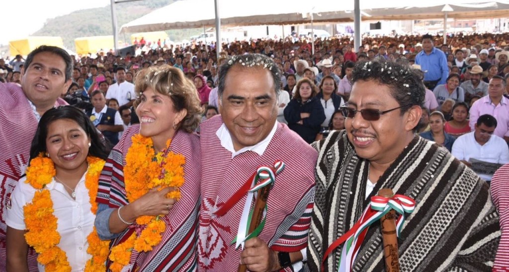 LLEVA HÉCTOR ASTUDILLO APOYOS A LAS COMUNIDADES DE LA MONTAÑA1