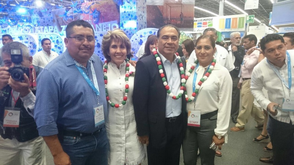 aviud y su esposa con gobernador y su esposa en tianguis turistico