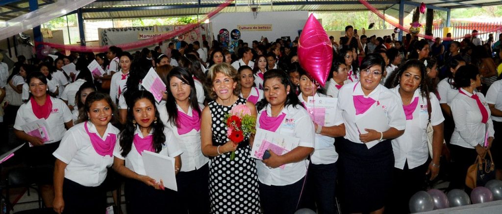 FELICITA MERCEDES CALVO A EGRESADOS DE LOS CECAP4 (2)