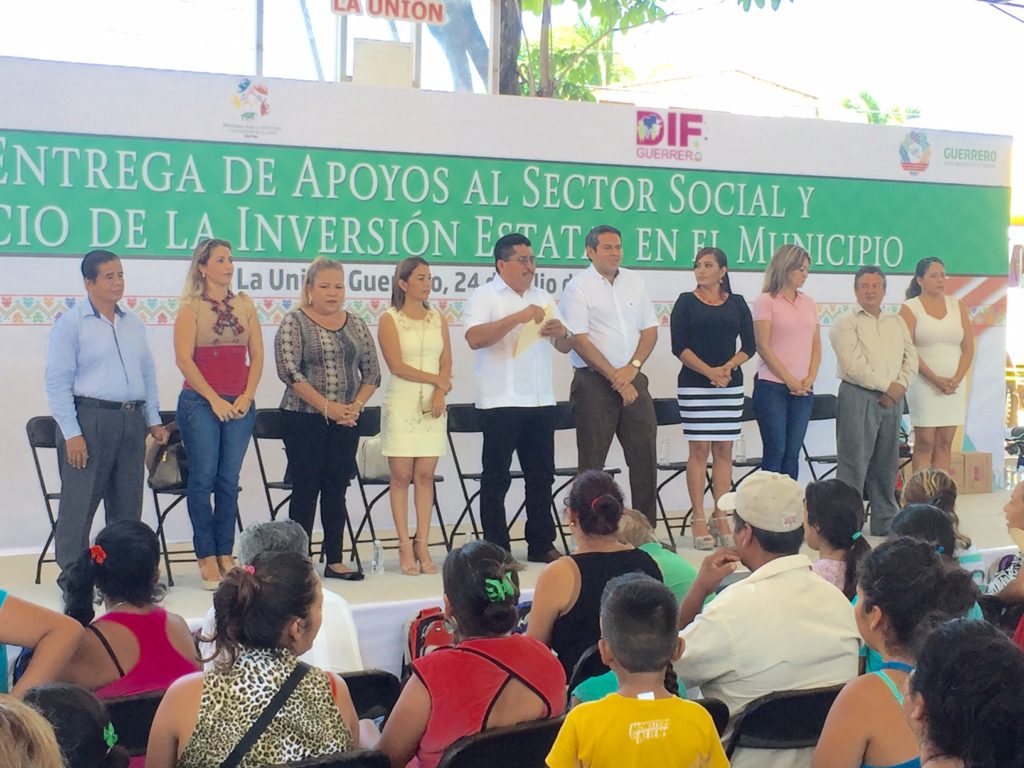 aviud entrega de apoyos la union