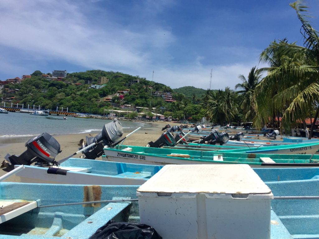 lanchas invaden la playa