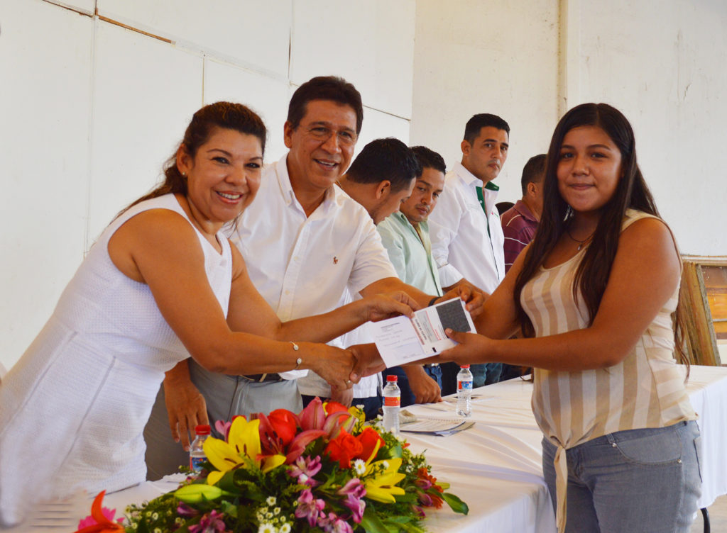 Entrega de Becas (1)