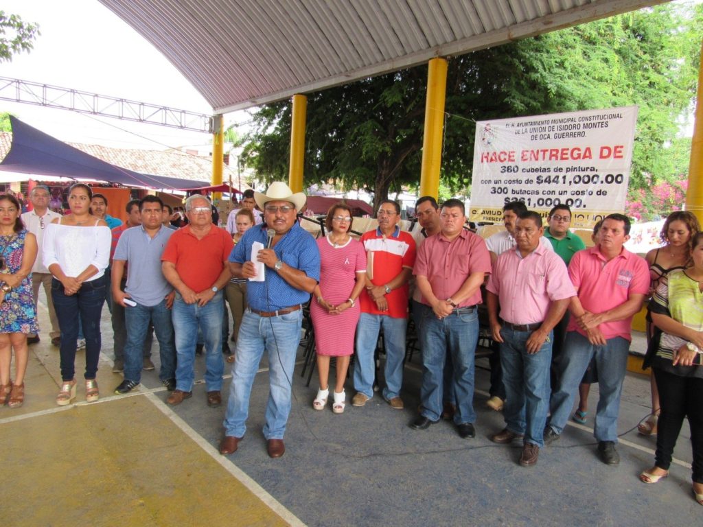 aviud-entrega-de-recursos-para-escuelas