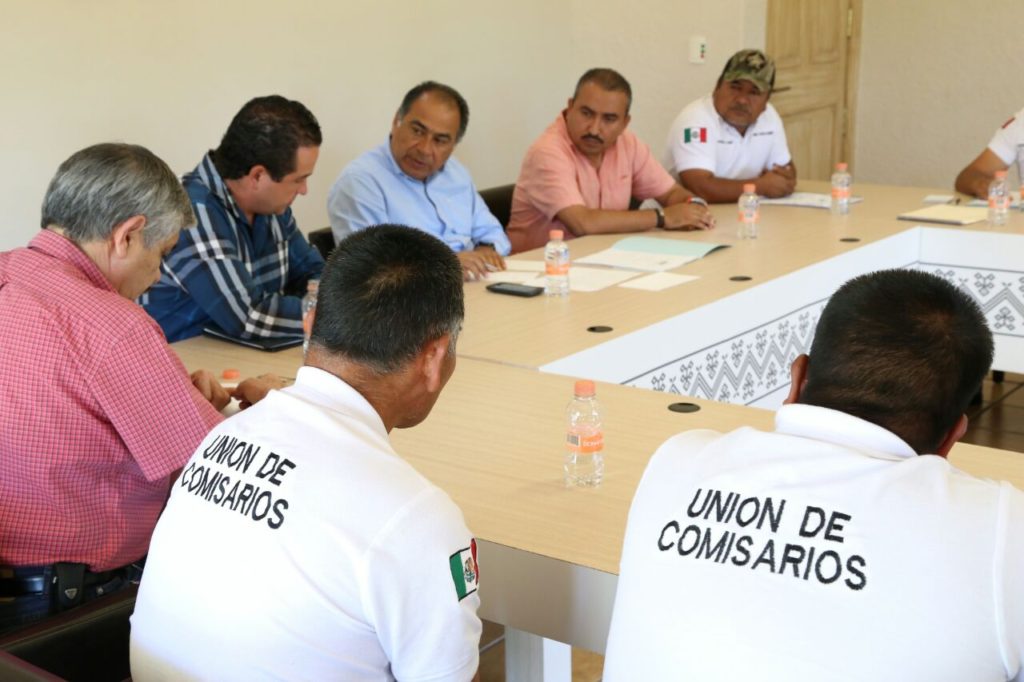 atiende-hector-astudillo-demandas-de-comisarios-de-la-sierra1