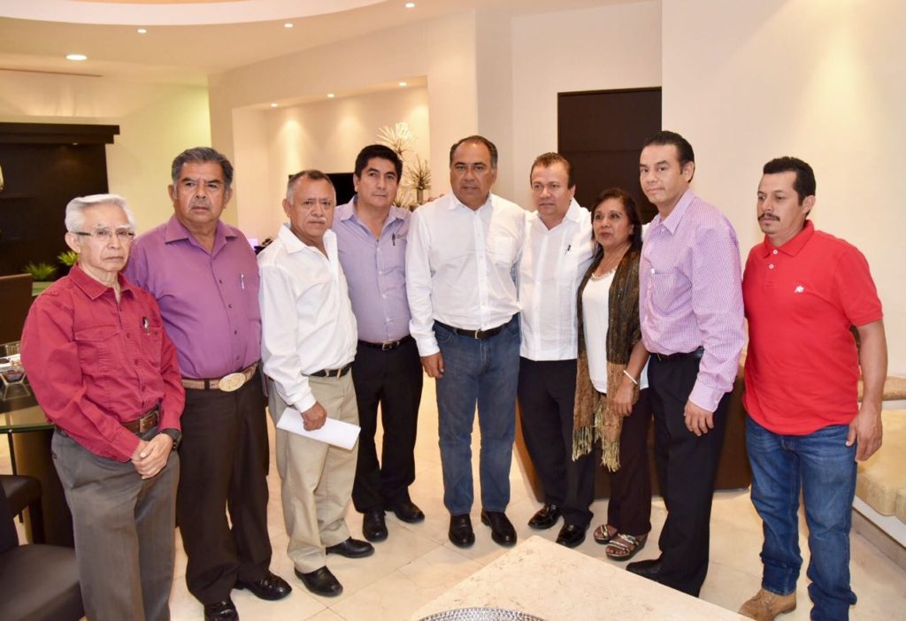 el-gobernador-hector-astudillo-flores-recibio-a-representantes-de-la-federacion-de-guerrerenses-radicados-en-chicago