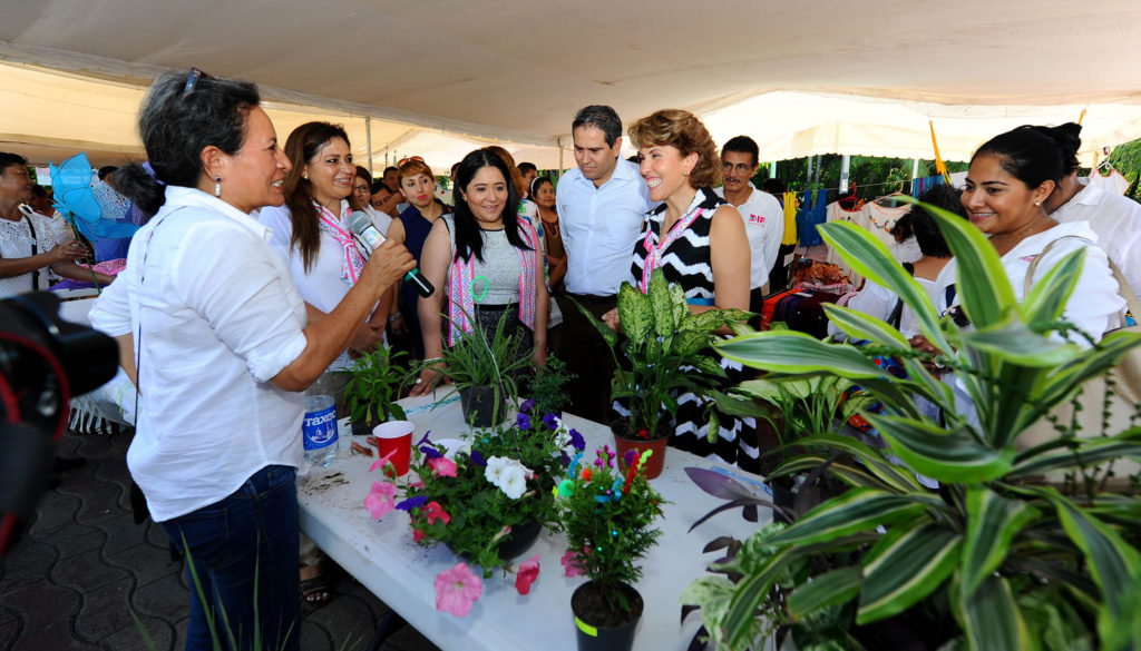 inauguro-mercedes-calvo-expo-feria-del-emprendimiento%2c-en-acapulco7