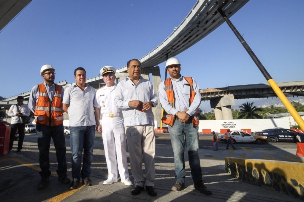 el-gobernador-hector-astudillo-realizo-un-recorrido-para-supervisar-la-construccion-del-macrotunel2