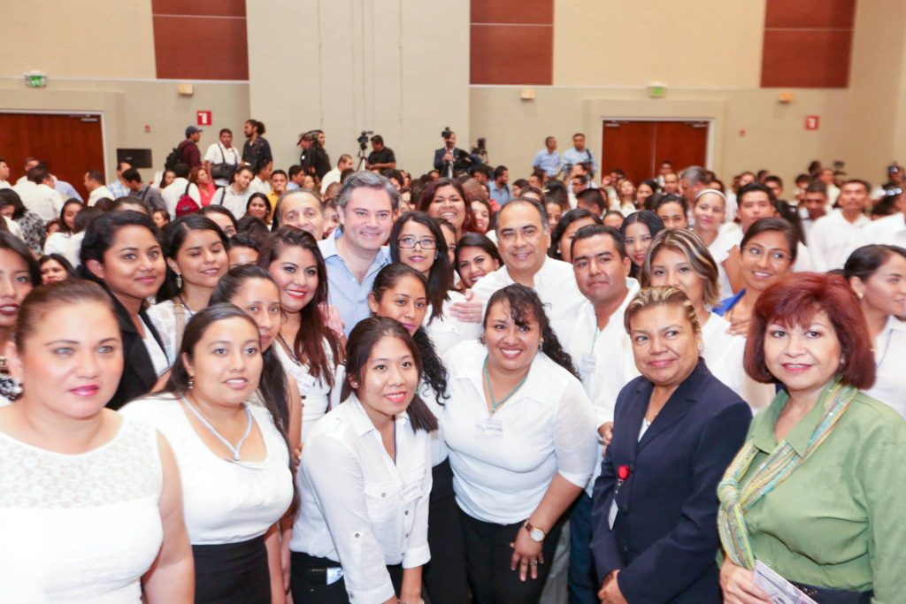 CON LA ENTREGA DE 695 PLAZAS DOCENTES SEGUIMOS LUCHANDO PARA TRANSFORMAR GUERRERO (4)