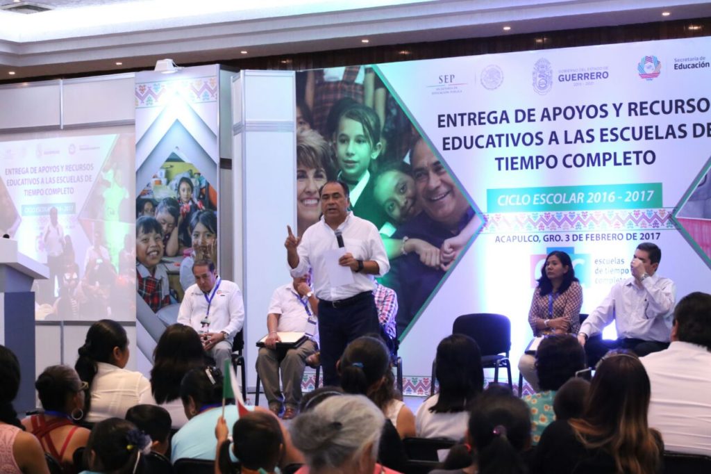 ENTREGA EL GOBERNADOR APOYOS POR MÁS DE 84 MDP A ESCUELAS DE TIEMPO COMPLETO (3)