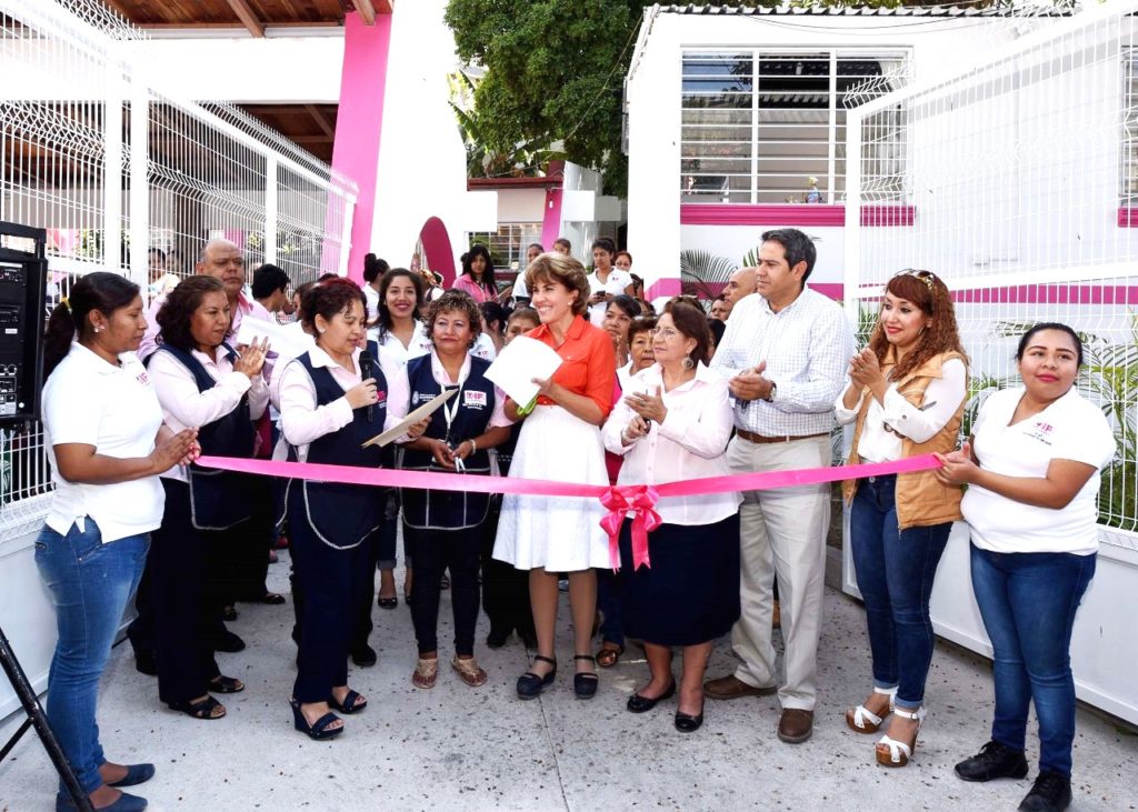 INAUGURA MERCEDES CALVO OBRAS Y ENTREGA APOYOS SOCIALES EN CHILPANCINGO (1)