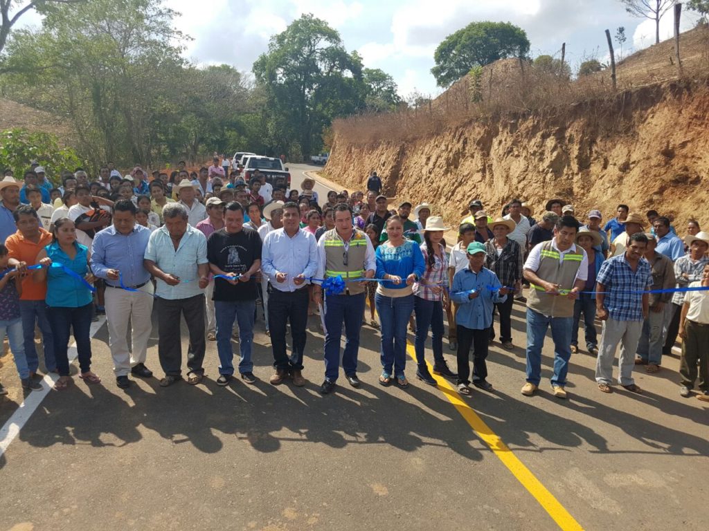 INAUGURAN OBRA CARRETERA Y PONEN EN MARCHA NUEVOS PROYECTOS EN LA COSTA CHICA (1)