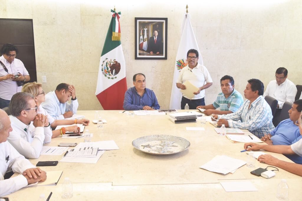 ATIENDE HÉCTOR ASTUDILLO A COMISARIOS Y DELEGADOS INDÍGENAS DEL FRENTE POPULAR DE TLAPA (2)