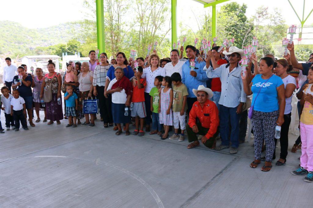 ENTREGA EL GOBIERNO DE ASTUDILLO “UN CUARTO MÁS” A 375 HABITANTES DE ATENANGO Y COPALILLO (1)