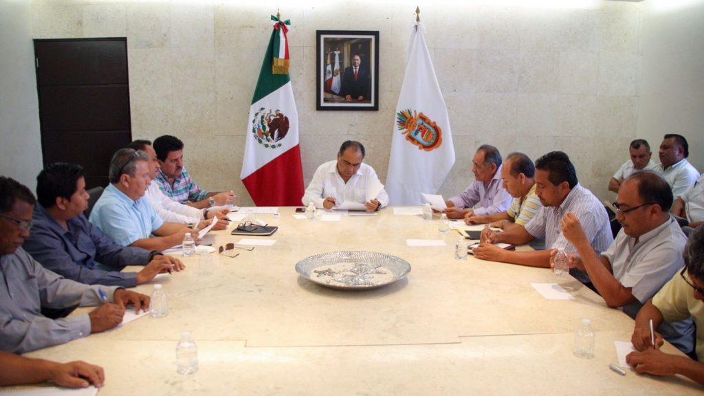 SE REÚNE GOBERNADOR CON TRANSPORTISTAS DE GUERRERO (1)