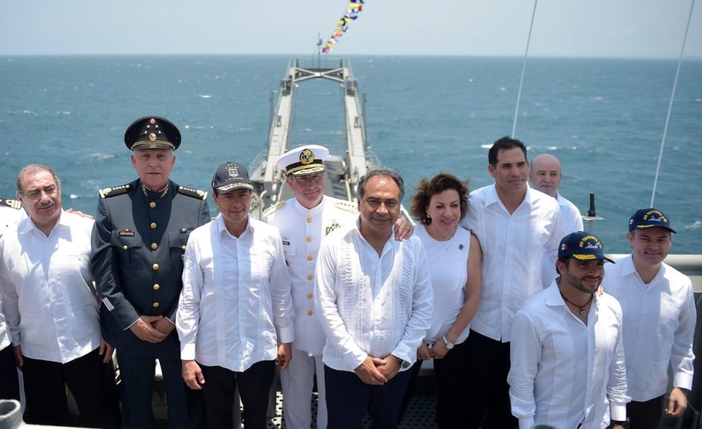 EL GOBERNADOR HÉCTOR ASTUDILLO FLORES ACOMPAÑÓ AL PRESIDENTE ENRIQUE PEÑA NIETO A LA CEREMONIA CON MOTIVO DEL DÍA DE LA MARINA QUE SE LLEVÓ A CABO EN EL PUERTO DE LÁZARO CÁRDENAS MICHOACÁN