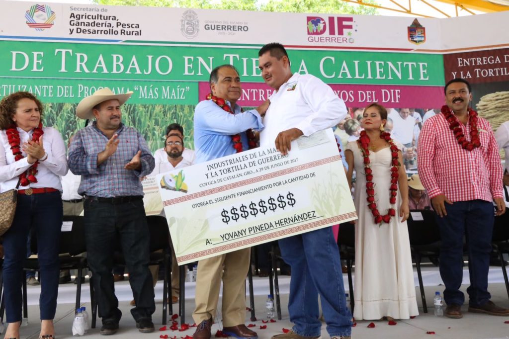 MÁS DE 600 MDP EN OBRAS Y APOYOS PARA TIERRA CALIENTE ENTREGA HÉCTOR ASTUDILLO (3)