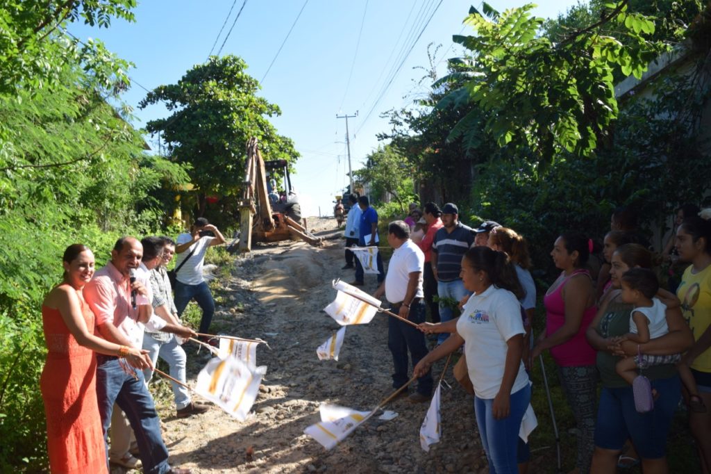 arrancan pavimentacion de calles en petatlan 1