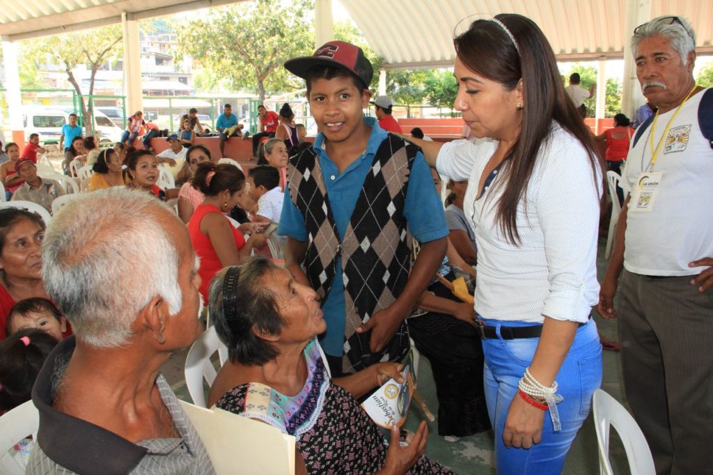 maricarmen cabrera se reune con habitantes de cinco comunidades de petatlan