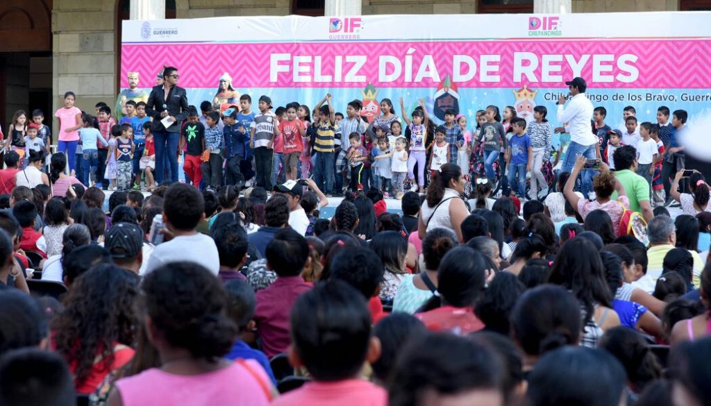 celebra dif guerrero a los niños dia de reyes