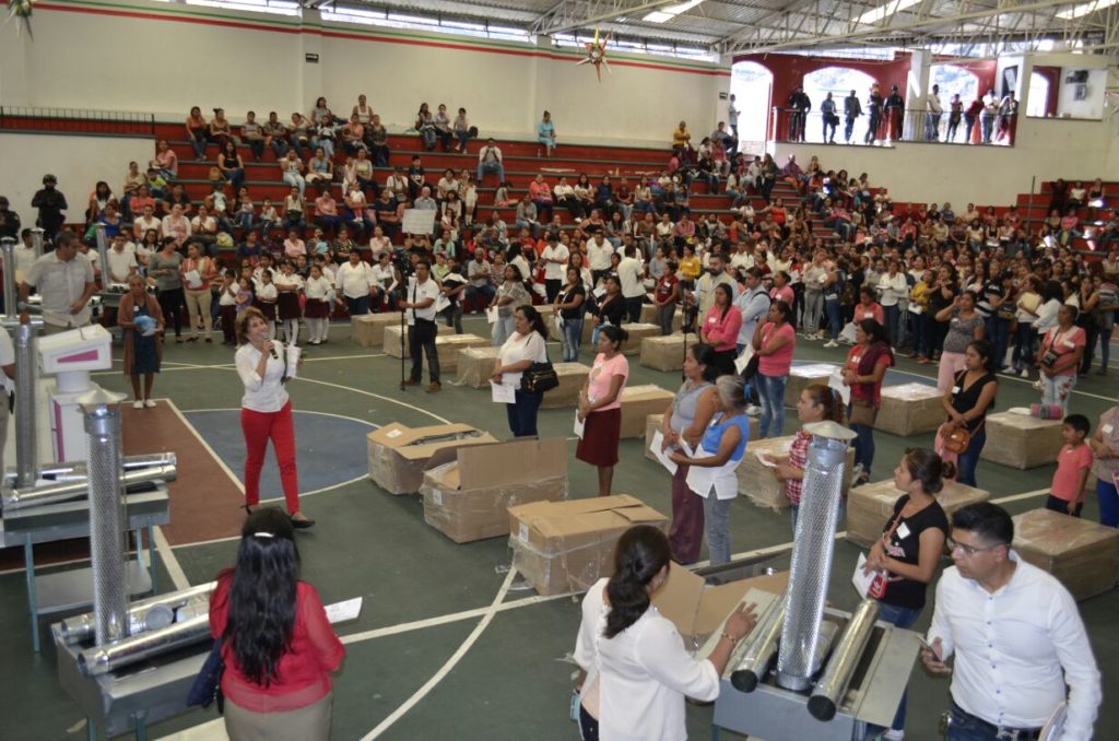 ENTREGA MERCEDES CALVO 900 ESTUFAS ECOLÓGICAS EN TRES MUNICIPIOS (3)