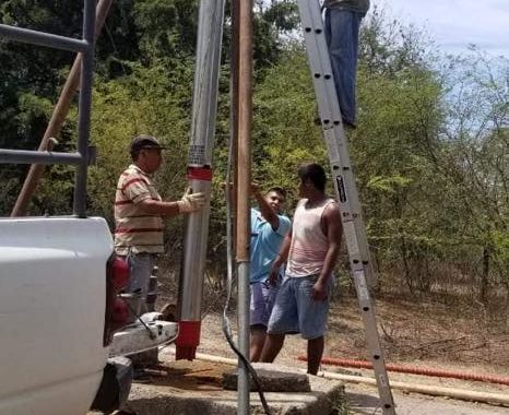 Gobierno de La Unión instala bomba de agua en Petacalco