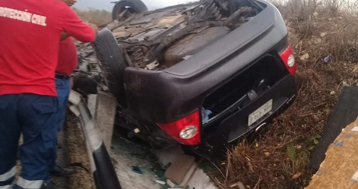 Doble accidente carretero en Petatlan