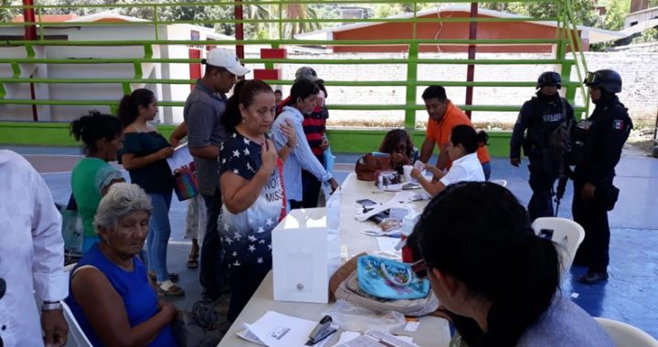 Adultos mayores denuncian por malos tratos a funcionario federal de la Costa Grande