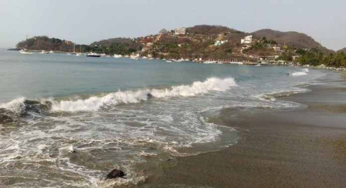 Mar de fondo no ha detenido trabajos de demolición en el muelle