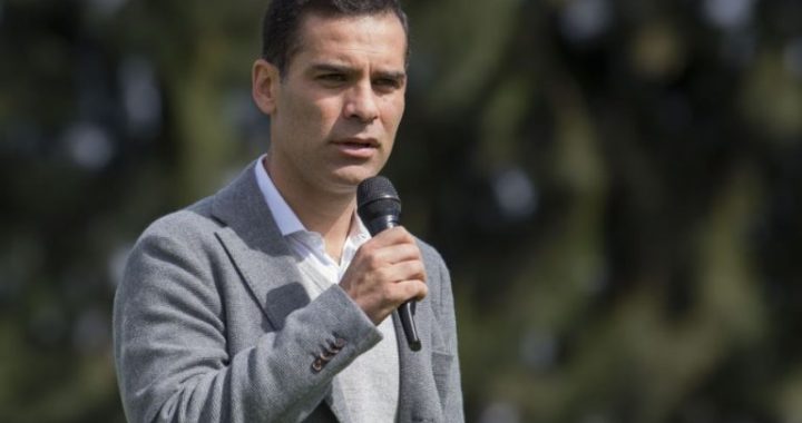 ‘HOY SE CONFORMAN CON GANAR TRES PESOS QUE MILLONES’: RAFA MÁRQUEZ