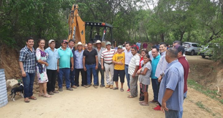 Arrancan obra de alcantarillado en comunidades de Tecpan con mezcla de recursos entre el gobierno del estado y el municipio 