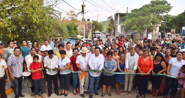 Presidente JSA cumple dos compromisos más: entrega de Calle pavimentada y Construcción del Sistema de Agua Potable 