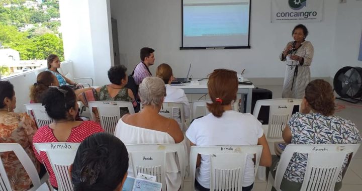 Empresarias reciben conferencia sobre células madre humanas y sus beneficios