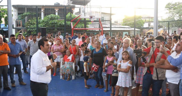 Presidente Jorge Sánchez entrega una cancha más del programa Estamos Trabajando