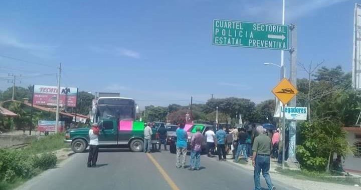 Campesinos anuncian cierre de la carretera federal Acapulco-Zihuatanejo este jueves