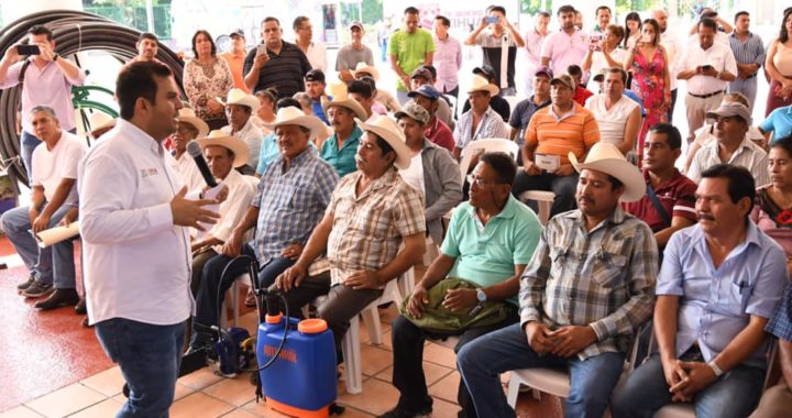 Alcalde Jorge Sánchez Allec reconoce el esfuerzo de agricultores y les entrega diversos apoyos