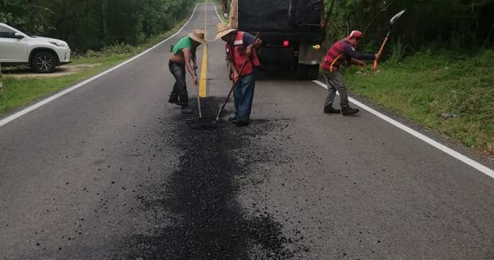 Gobierno de La Unión implementa bacheo de acceso a la cabecera municipal