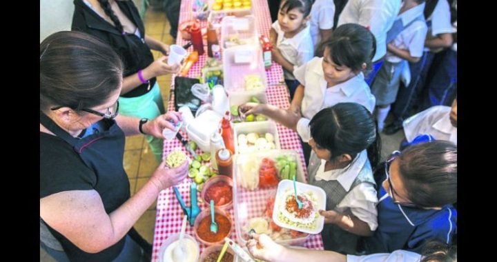 Advierten sanciones contra directores de escuelas que cobren inscripción