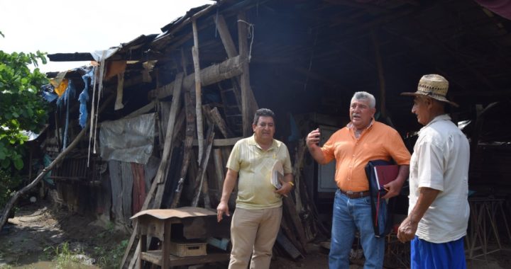 SUPERVISA EL PRESIDENTE ESTEBAN CÁRDENAS LA CONSTRUCCIÓN DE VIVIENDAS.