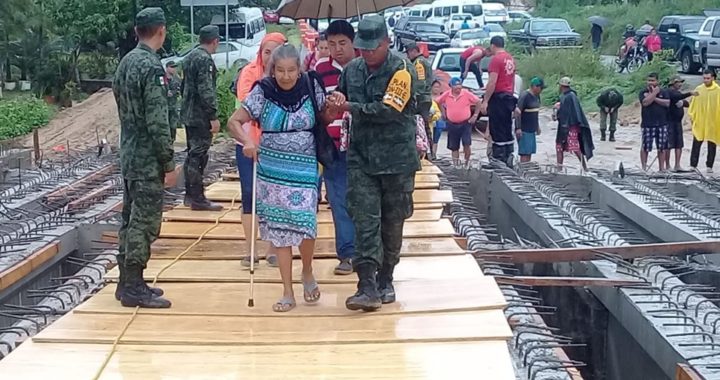 Continúa cerrada la carretera federal Acapulco-Zihuatanejo en Petatlan