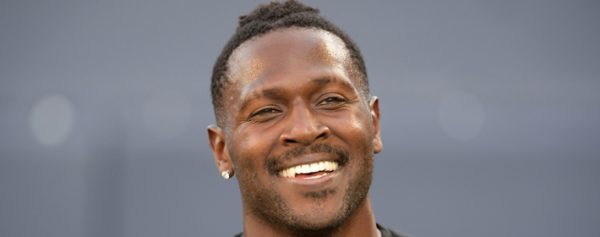 Antonio Brown, acusado de abuso sexual y violación