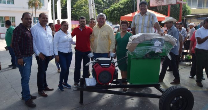 ENTREGA EL PRESIDENTE MUNICIPAL DR. ESTEBAN CÁRDENAS, PROYECTOS DEL PROGRAMA «ALIANZA PARA EL CAMPO”