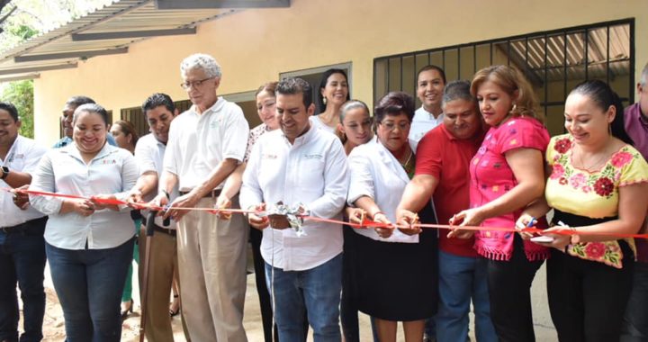 Alcalde Jorge Sánchez Allec entrega cancha techada y dos aulas rehabilitadas en secundaria de El Coacoyul