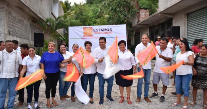 Alcalde Jorge Sánchez Allec arranca pavimentación de calles en tres colonias de Zihuatanejo